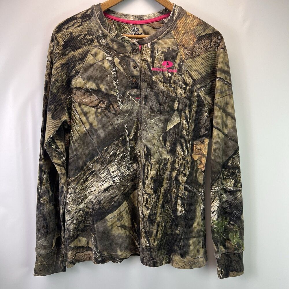 Mossy Oak Women’s Medium Camo Thermal Henley Pink Logo Hunting Outdoors